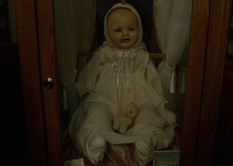 amanda the haunted doll