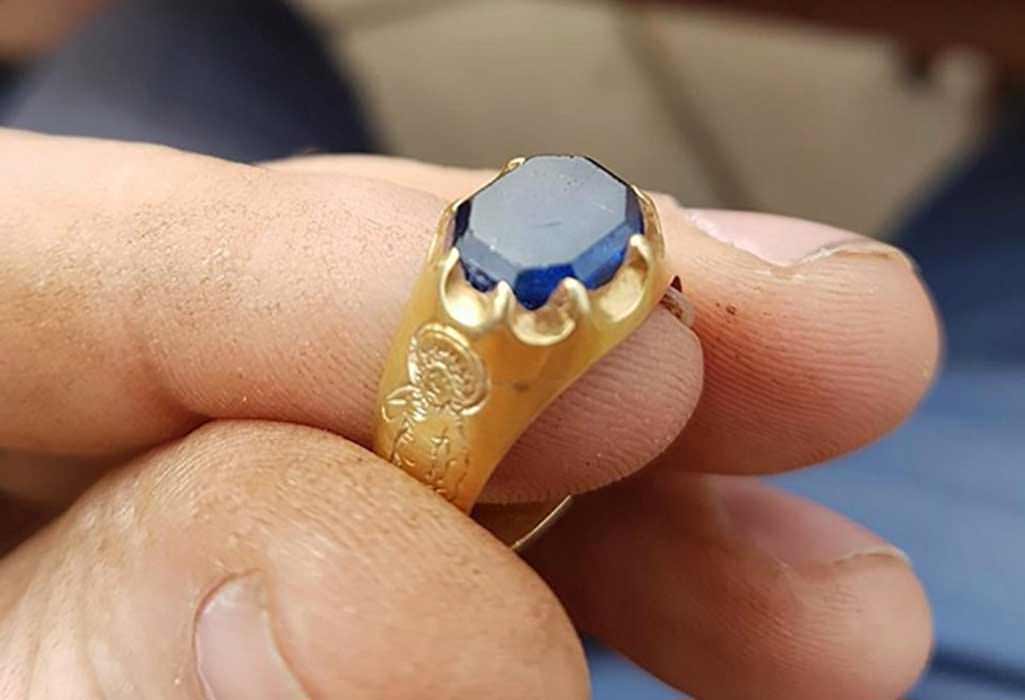 Treasure hunter finds medieval ring in Sherwood Forest